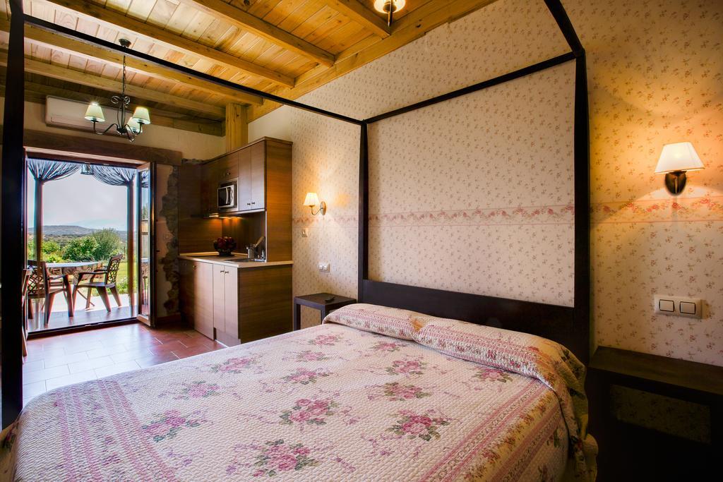Apartamentos El Jardin Del Poeta Guijo de Granadilla ห้อง รูปภาพ