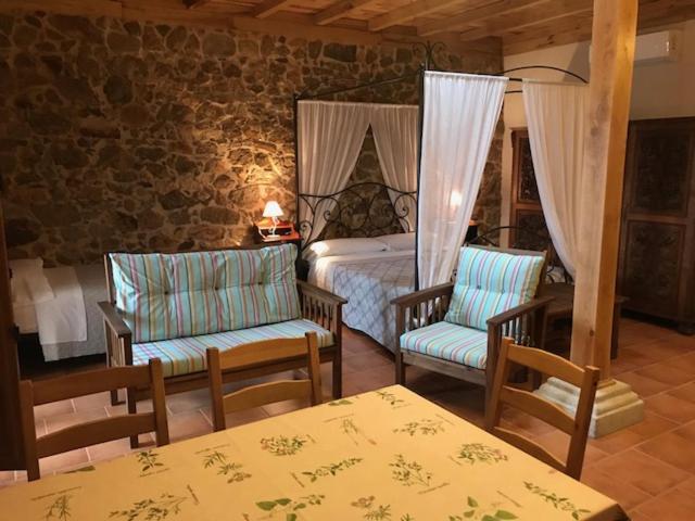 Apartamentos El Jardin Del Poeta Guijo de Granadilla ห้อง รูปภาพ