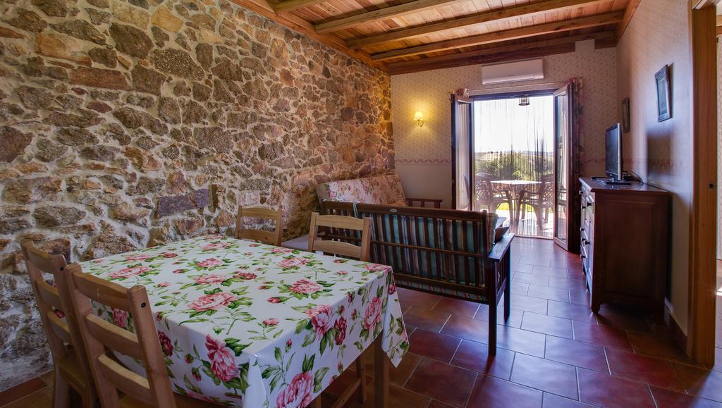 Apartamentos El Jardin Del Poeta Guijo de Granadilla ภายนอก รูปภาพ